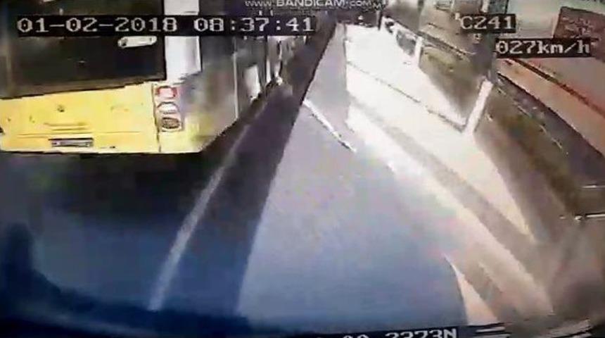 Halk Otobüsü Durağa Böyle Girdi