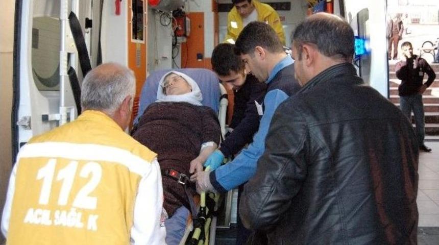 Otomobil Şarampole Yuvarlandı: 1 Yaralı