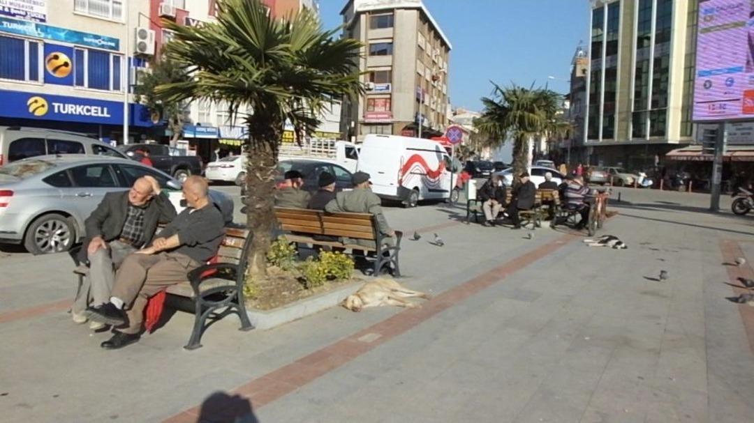 Burhaniye&rsquo;de Kış Ortasında Bahar Havası Yaşandı