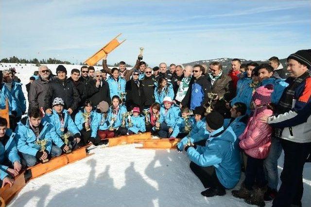 Uludağ Geleneksel Kızak Yarışlarıyla Şenlendi