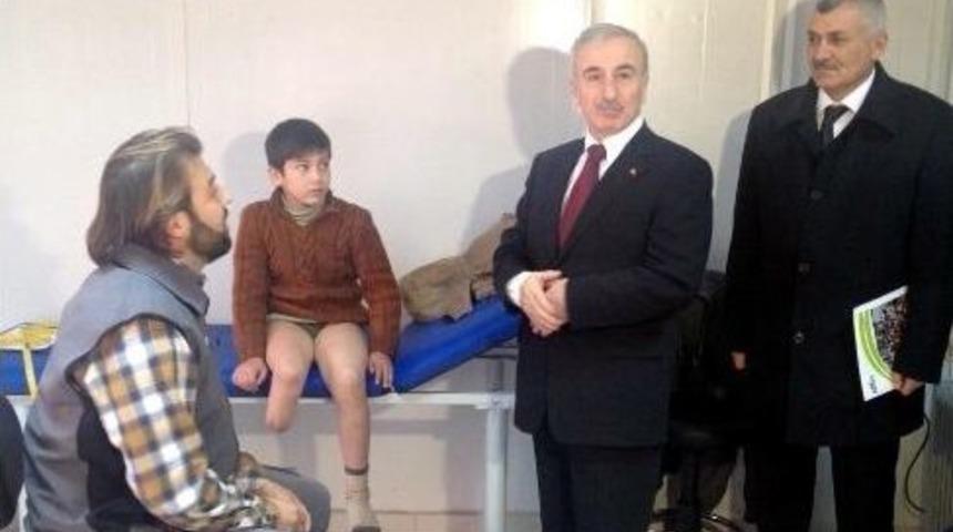 Vali Kam&ccedil;ı, Suriyeli &Ccedil;ocukların Sevincine Ortak Oldu