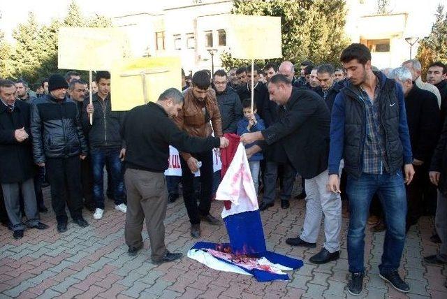 Midyat&rsquo;ta Charlie Hebdo Dergisi Ve Cumhuriyet Gazetesi Protesto Edildi 1