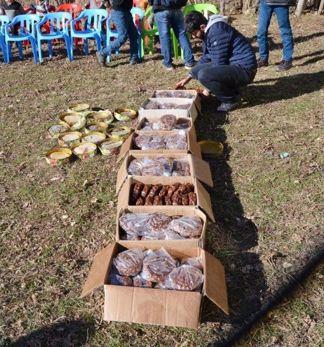 (özel Haber) Sason’dan Afrin’e Bal Ve Cevizli Sucuk Gönderildi