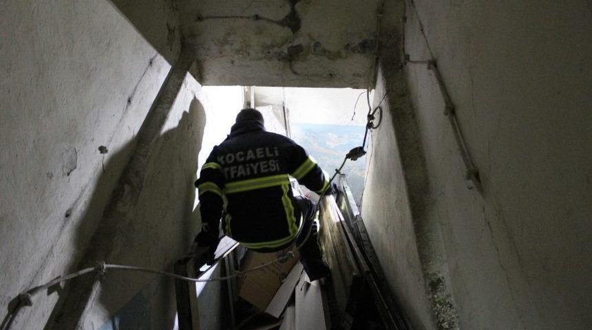 (özel Haber) İki Bina Arasında Mahsur Kalan Kedi İtfaiyeyi Seferber Etti