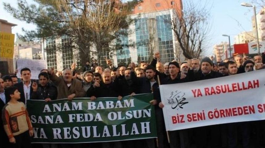 Siirt&rsquo;te Charlie Hebdo Dergisi Protesto Edildi