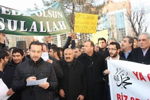 Siirt&rsquo;te Charlie Hebdo Dergisi Protesto Edildi 2