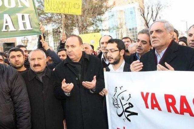 Siirt&rsquo;te Charlie Hebdo Dergisi Protesto Edildi 3