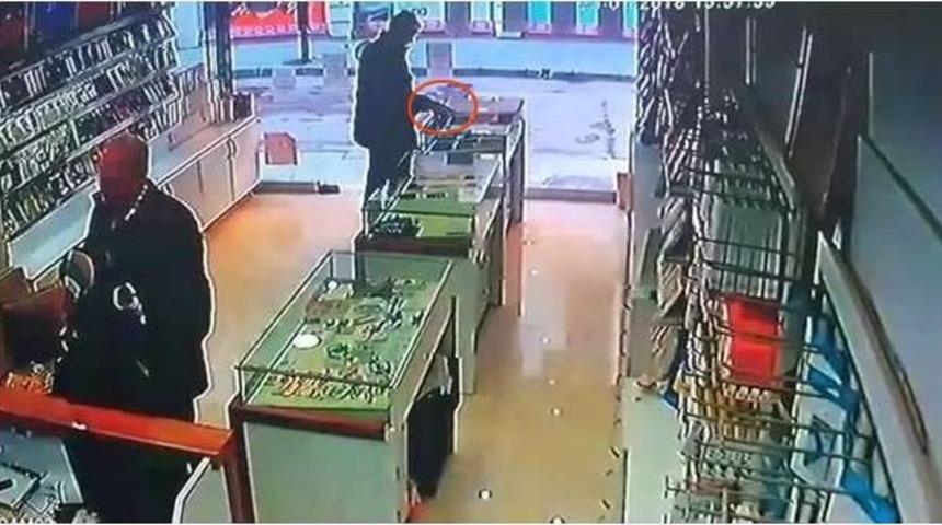 Telefon Hırsızlığı Kamerada