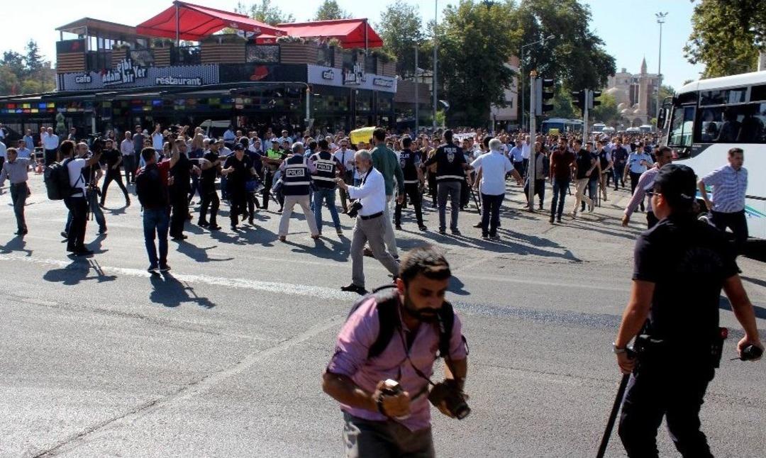 Adıyaman&rsquo;da T&uuml;t&uuml;n Eyleminde Gerginlik