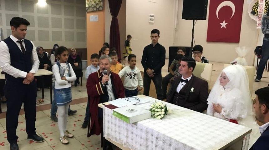 Başkan Yaralı Gen&ccedil; &Ccedil;iftin Nikahını Kıydı