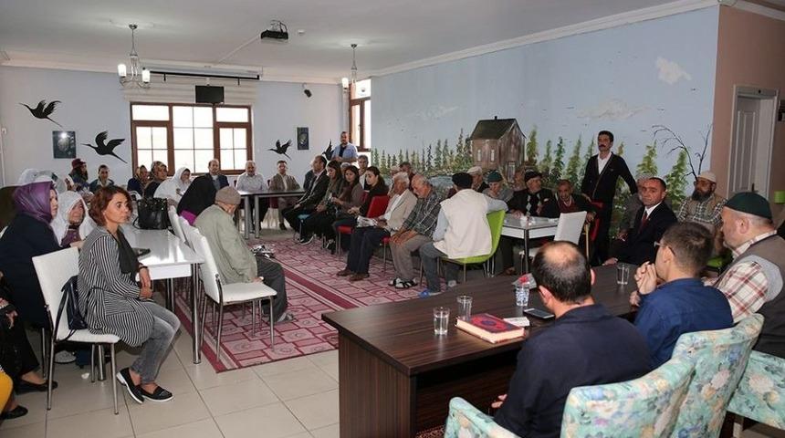 Vali Pehlivan, Huzurevinde D&uuml;zenlenen Programa Katıldı