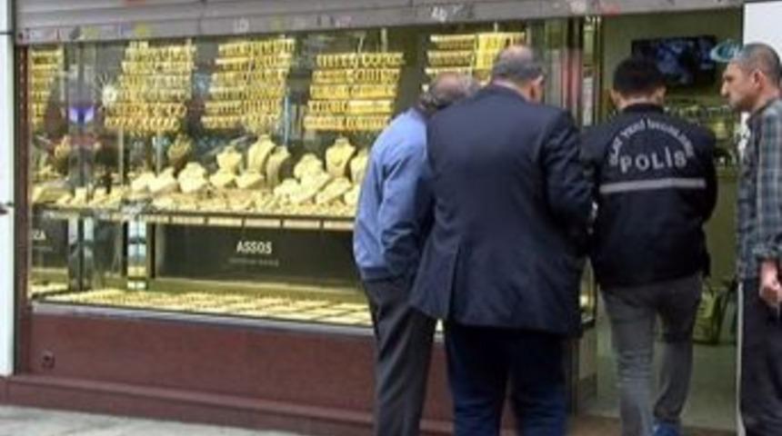 Şalvarlı Soyguncular, Kuyumcuyla &Ccedil;atıştı