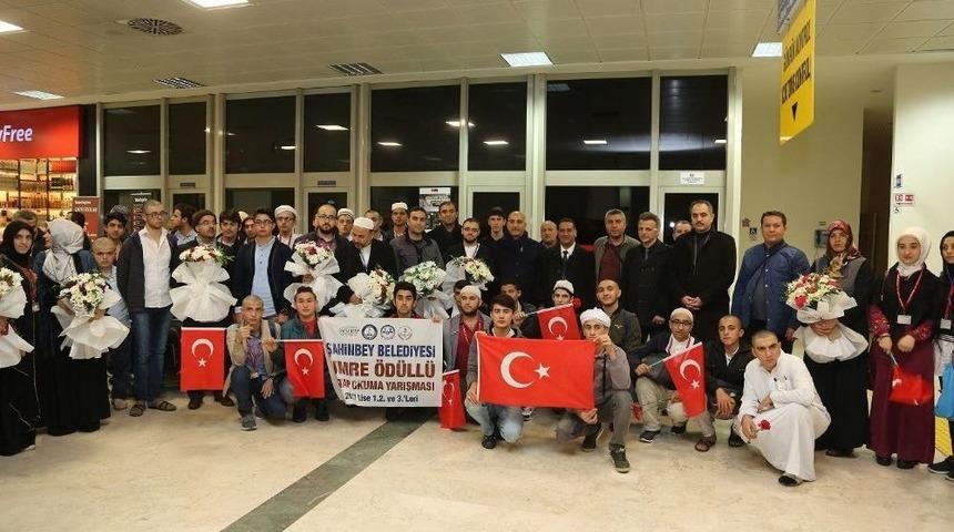 Umreye Gönderilen 147 Öğrenci Gaziantep’e Döndü