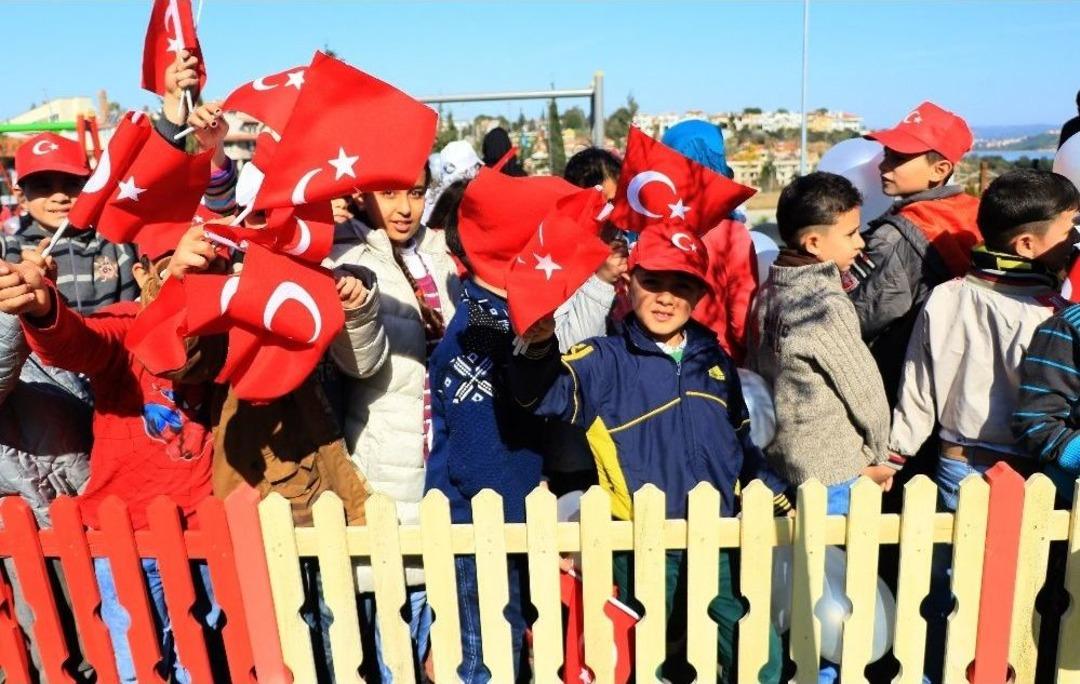 Suriyeli &Ccedil;ocuklar Mehmet&ccedil;ik İ&ccedil;in Resim Yaptı