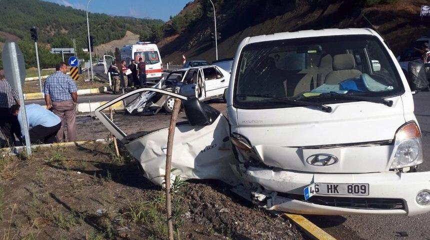 Kahramanmaraş&rsquo;ta Trafik Kazası: 1&rsquo;i Ağır 9 Yaralı
