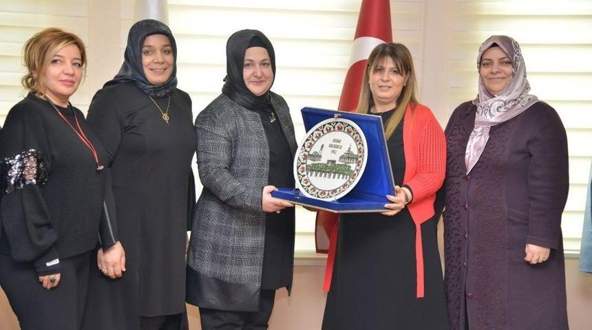 L&uuml;tfiye Atilla&rsquo;nın Dernek Ve Stk Ziyaretleri S&uuml;r&uuml;yor