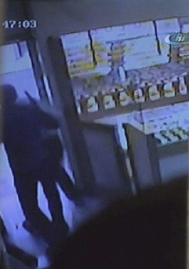 (&ouml;zel Haber) Kağıthane&rsquo;de Kuyumcu İle Şalvarlı Soyguncular Arasındaki &Ccedil;atışma Kamerada 1