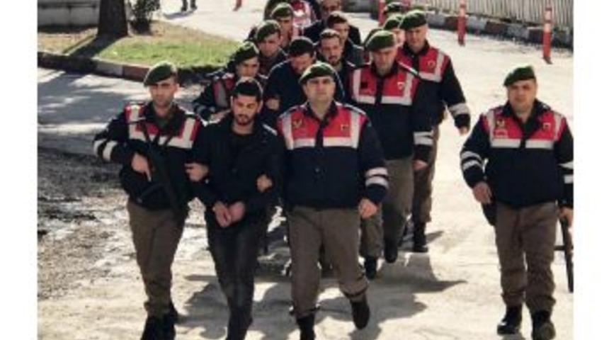 Alacak Verecek Meselesi Y&uuml;z&uuml;nden Ara&ccedil;takileri Kurşunladılar