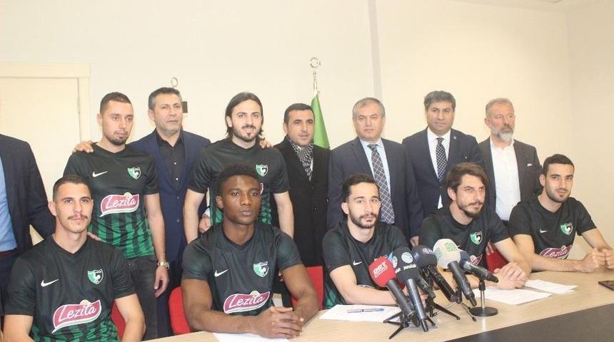 Denizlispor&rsquo;da 8 Futbolcu İmza Attı