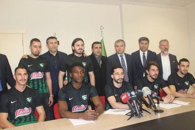Denizlispor&rsquo;da 8 Futbolcu İmza Attı 1