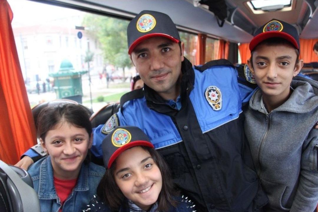 67 &Ouml;ğrenci &rsquo;kurtuluştan Cumhuriyete 2017&rsquo; Proje Gezisi İ&ccedil;in Yola &Ccedil;ıktı