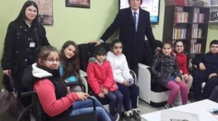 Minik &Ouml;ğrencilerden &Ouml;rnek Davranış