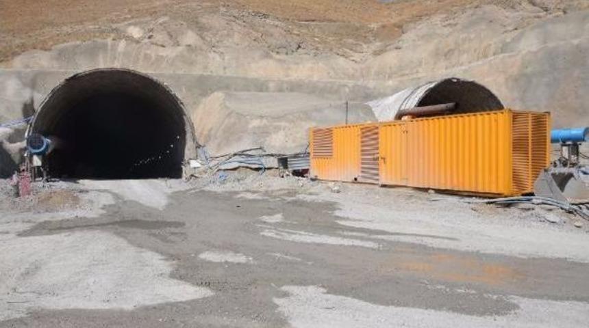 Van-Hakkari Yolunda 32 Viraj Tarih Oluyor