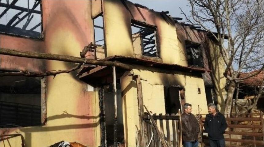 İn&ouml;n&uuml;&rsquo;de Ev Yangını