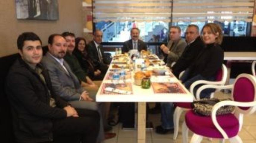 Irak K&uuml;lt&uuml;r M&uuml;steşarı As&uuml;&rsquo;deki Iraklı &Ouml;ğrencilerle Buluştu