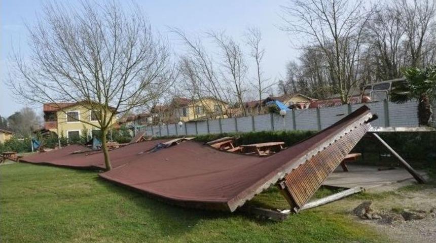 Başkan &Uuml;z&uuml;lmez Fırtınada Hasar G&ouml;ren Yerleri İnceledi