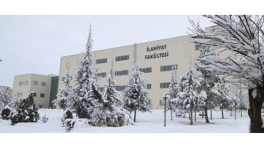 İlahiyat Fak&uuml;ltesinden 20 Kitap Yayını