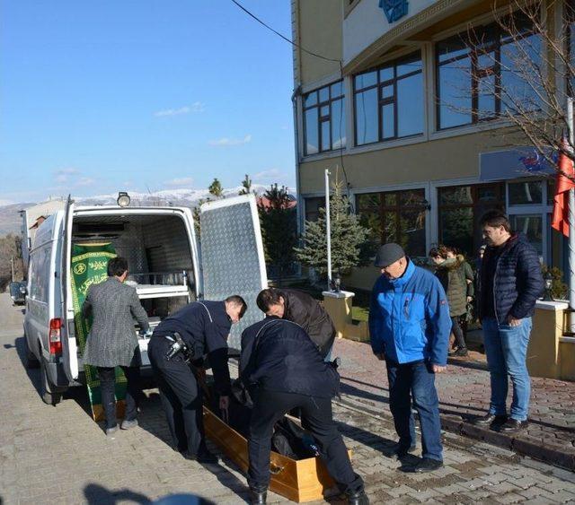 Otel Odasında Ölü Bulundu