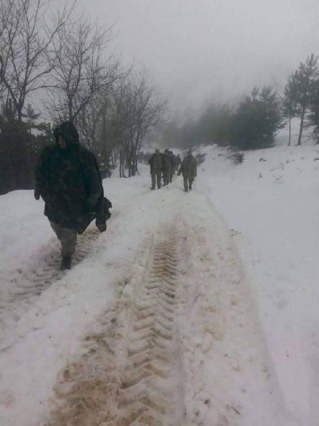 Komando Timleri Astsubayı Şehit Edeni Bulmak Için Karlı Dağlarda