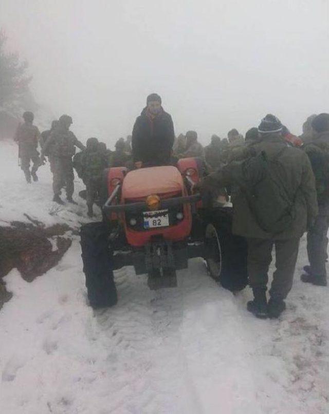 Komando Timleri Astsubayı Şehit Edeni Bulmak Için Karlı Dağlarda