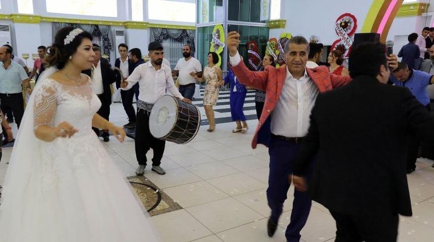 Aydın Aydın, Gelin Damadın Pet Şişeden Su İ&ccedil;mesine İzin Vermedi