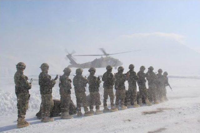 Hakkari Dağ Ve Komando Tugay Komutanlığı'ndan Arazi Tatbikatı