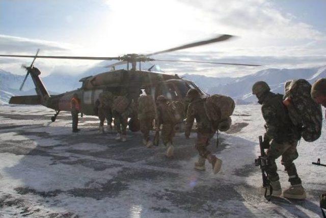 Hakkari Dağ Ve Komando Tugay Komutanlığı'ndan Arazi Tatbikatı