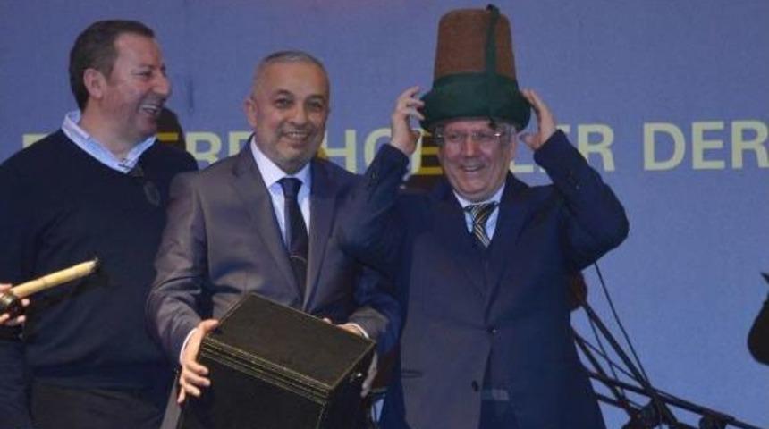 Aziz Yıldırım, Konya'da Semazen Sikkesi Giydi