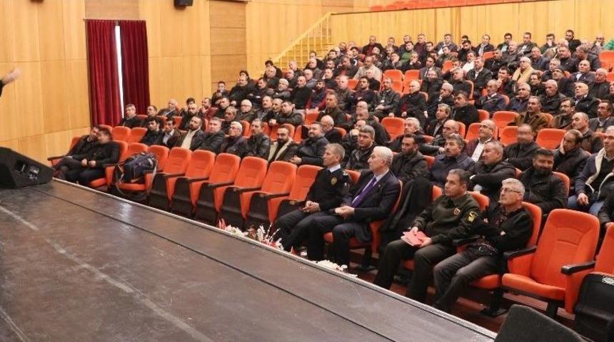 Aksaray&rsquo;da Okul Servis S&uuml;r&uuml;c&uuml;lerine Eğitim Semineri