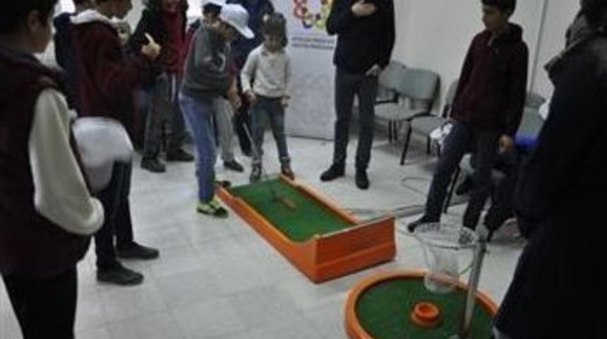 Sokakta &Ccedil;alışan Ve &Ccedil;alıştırılan &Ccedil;ocuklara Y&ouml;nelik Sosyal Aktivite