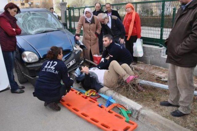 Kaldırımda Y&uuml;r&uuml;rken Otomobil &Ccedil;arpan Hamile Kadının Karnındaki Bebeği &Ouml;ld&uuml; 2