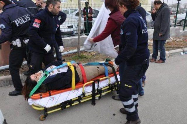 Kaldırımda Y&uuml;r&uuml;rken Otomobil &Ccedil;arpan Hamile Kadının Karnındaki Bebeği &Ouml;ld&uuml; 3