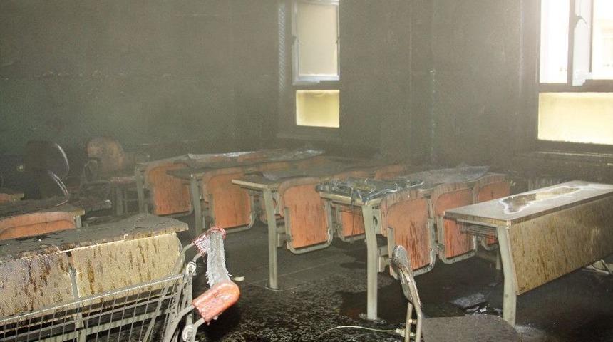 &Ccedil;ankırı Karatekin &Uuml;niversitesinde Korkutan Yangın