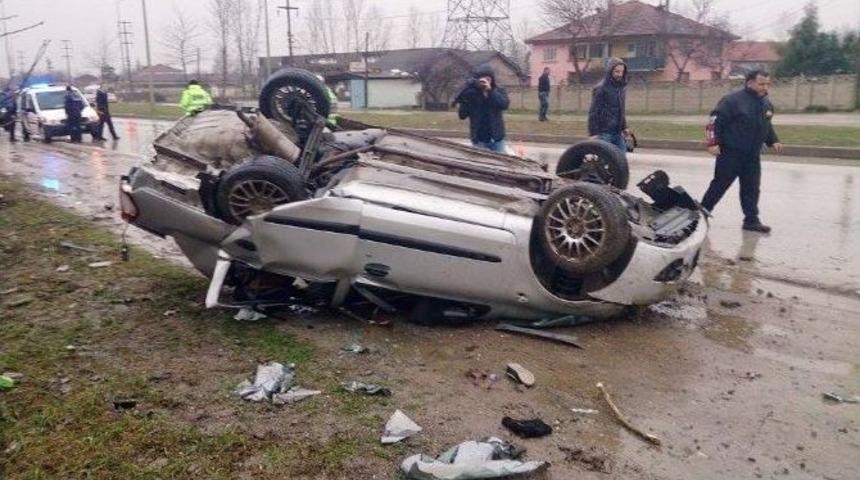 Otomobil Takla Atarak Ters D&ouml;nd&uuml;