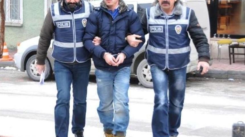 Dışarı &Ccedil;ıkarıldığı I&ccedil;kili Mekana Pompalıyla Ateş Etti