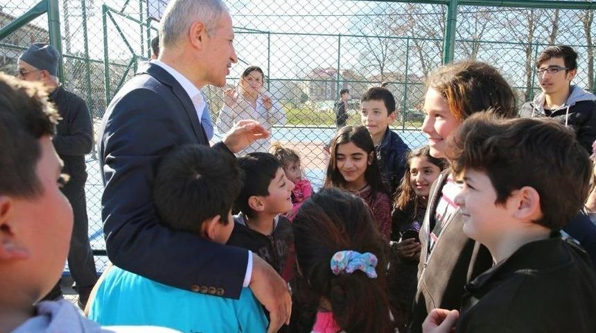 Başkan Dişli, Yeni Yapılan Parkta &Ccedil;ocuklarla Tenis Oynadı