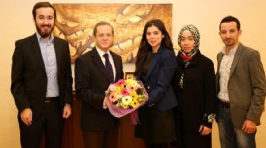 Gençlerden Rektöre Ziyaret