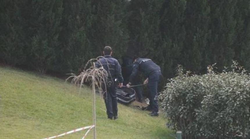 Metrob&uuml;s Durağında Ş&uuml;pheli Bavul Alarmı