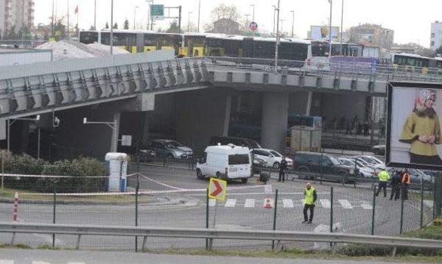 Metrobüs Durağında Şüpheli Bavul Alarmı