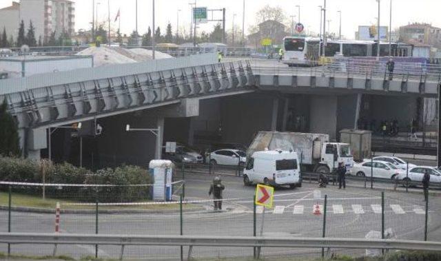 Metrobüs Durağında Şüpheli Bavul Alarmı